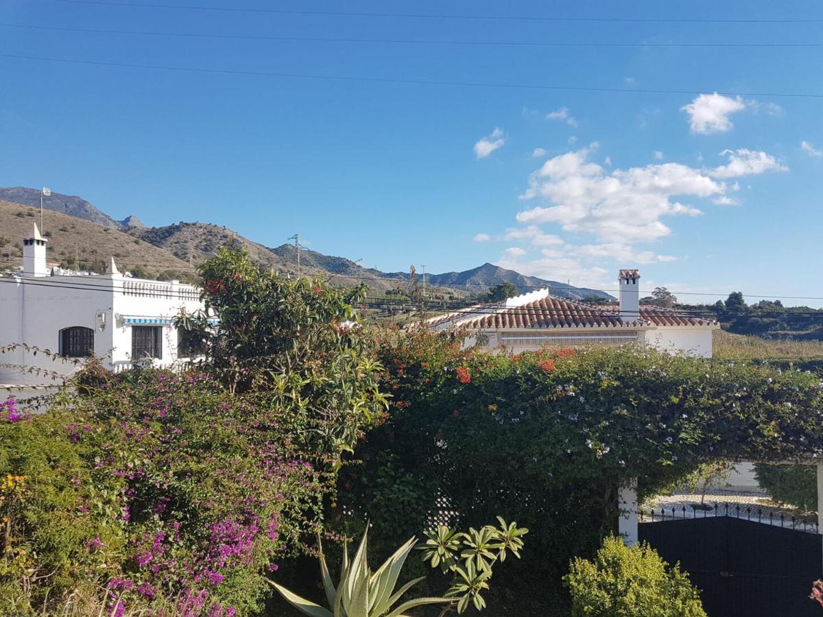 Bonita Villa En Nerja Casa Palomas Eksteriør billede